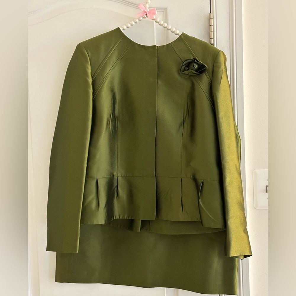 Albert Nipon 2-piece skirt suit Green size 18. Special Occasion peplum jacket